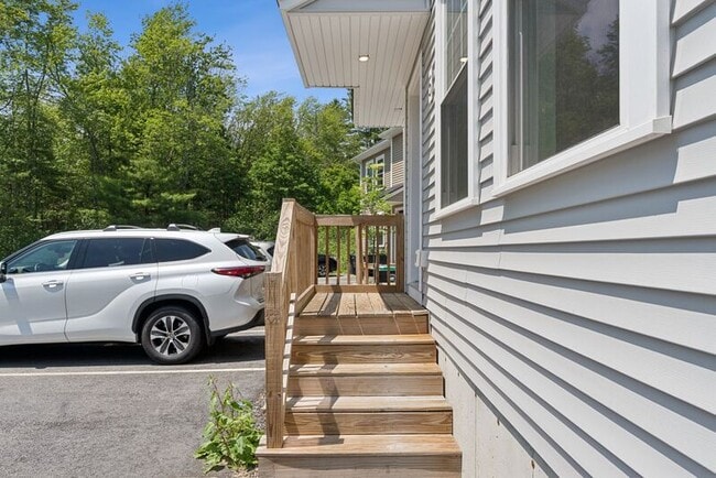 Building Photo - 6 Thomas Dr