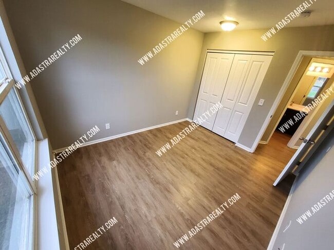 Building Photo - Gorgeous Remodeled Duplex in Baldwin City-Available in JUNE!!
