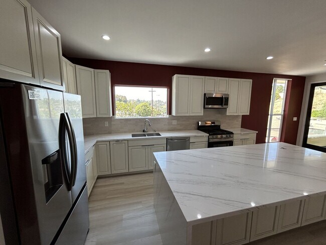 Building Photo - Newly Built 4 bed 2 bath unit (2024)