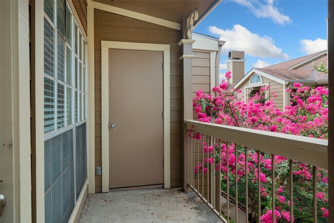 Building Photo - 1860 White Oak Dr