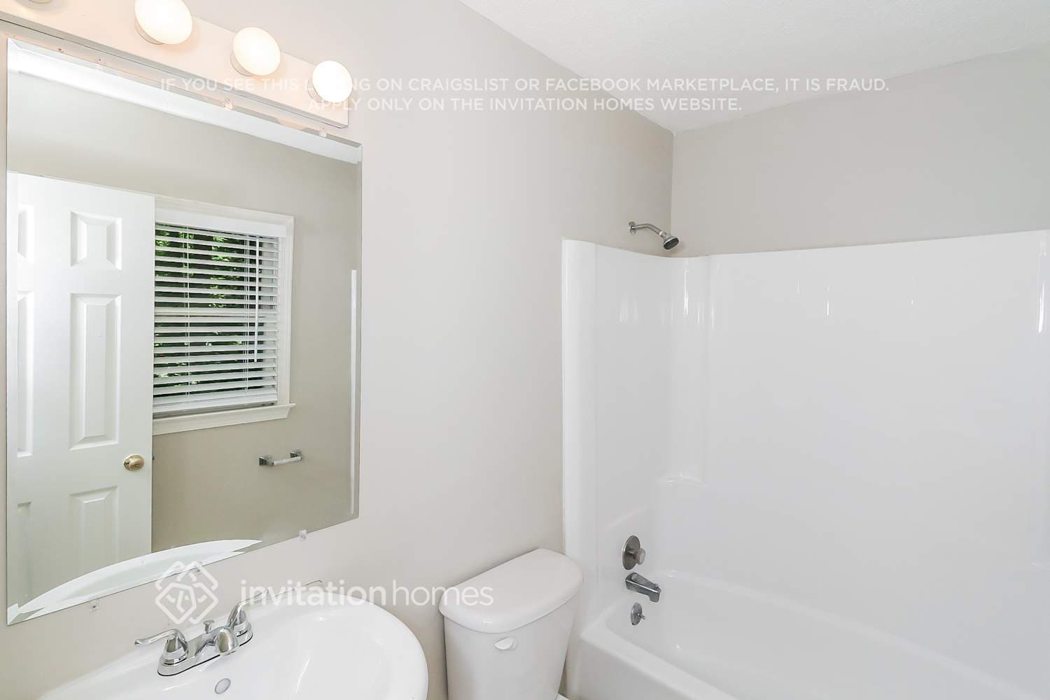 Building Photo - 430 Karen Dr