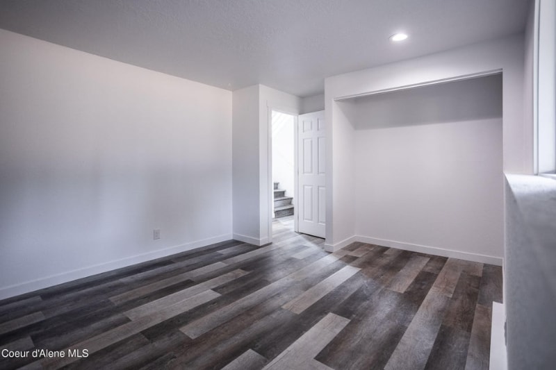 Building Photo - 919 E Spruce Ave