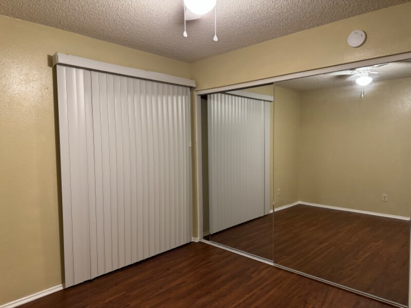 Building Photo - 8327 Vineyard Ave