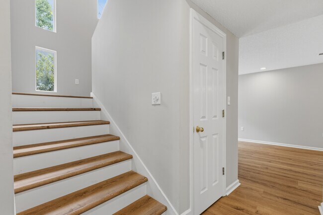 Building Photo - 379 Butternut Dr