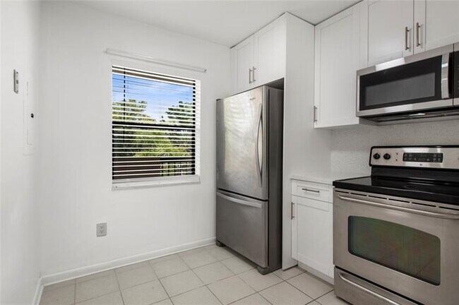 Building Photo - 2900 NW 42nd Ave