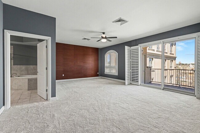 Building Photo - Location and Luxury! 2 Bedroom 2 Bathroom in Cherry Creek!