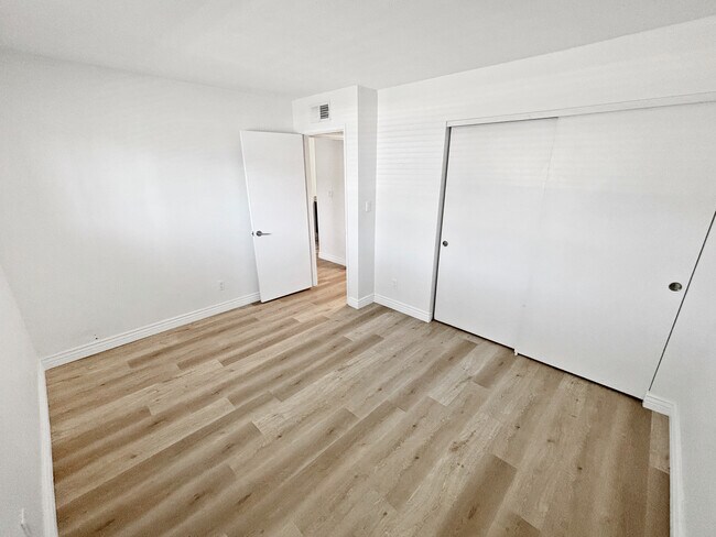 Building Photo - 5525 E Thomas Rd