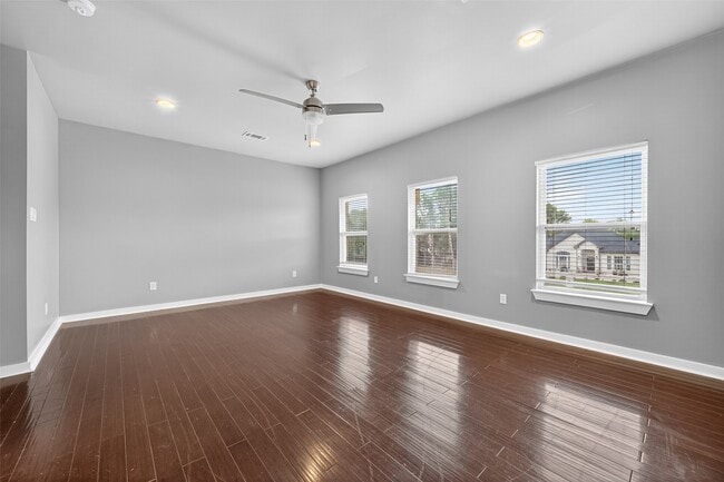 Building Photo - 146 Disney St