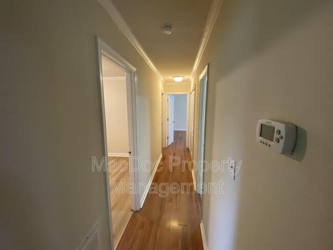 Building Photo - 104 Waverly Dr