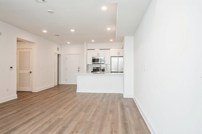 Primary Photo - 32 Jones St