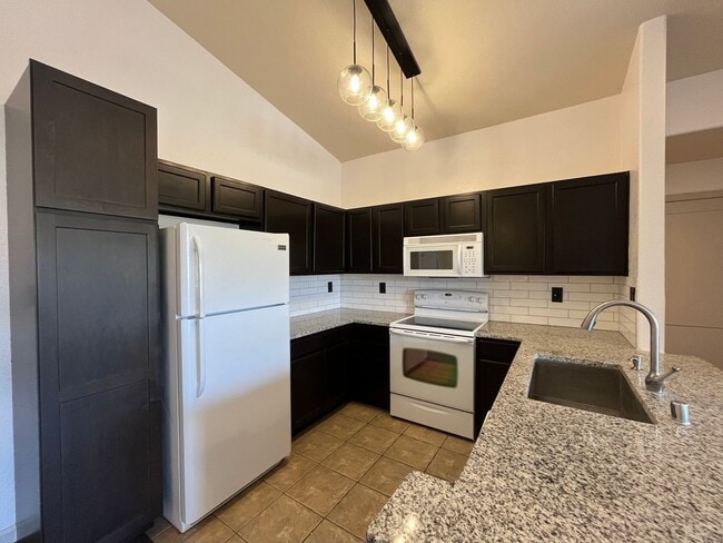 Building Photo - Modern 2 Bedroom 2 Bathroom NW Home In A G...
