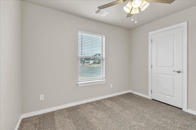 Building Photo - Adorable Brand New NE Edmond