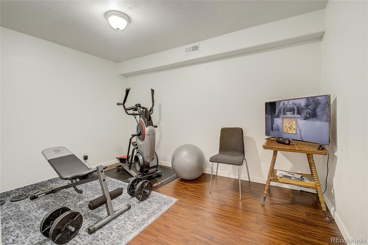 Building Photo - 1714 Foxfield Dr