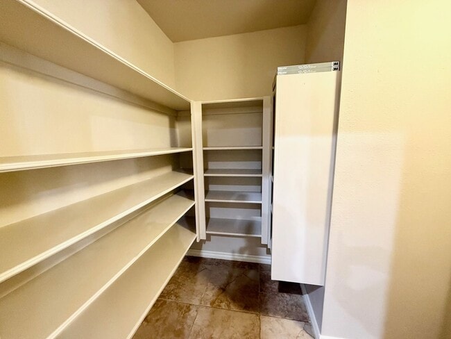 Building Photo - Fantastic Location, Fantastic Exec Home