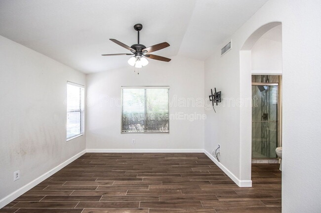 Building Photo - 407 W Colt Rd