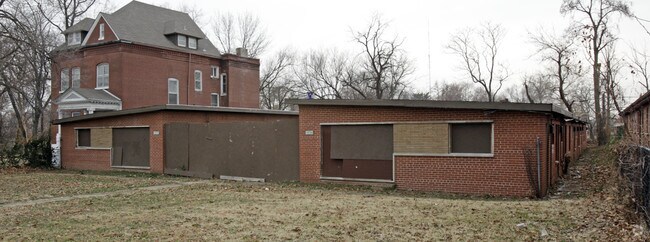 Primary Photo - 5730 Cabanne Ave