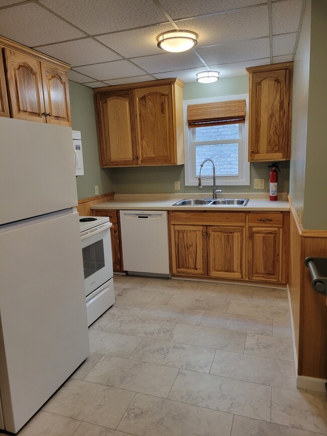 Building Photo - 60 Birch Ave S