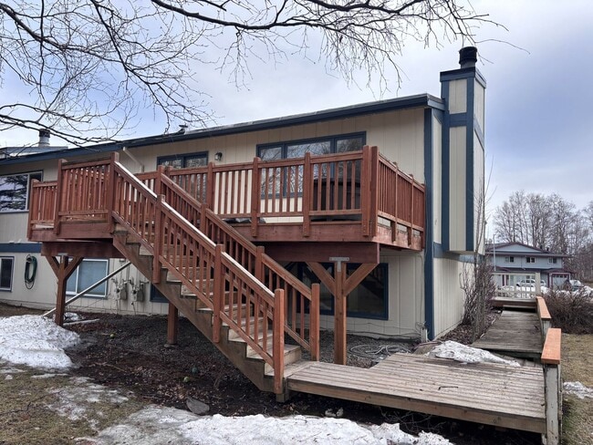 Building Photo - Beautiful 3 Bed/2 Bath Townhome in South Anchorage!