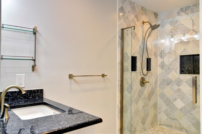 Building Photo - 3024 Hulen Ct