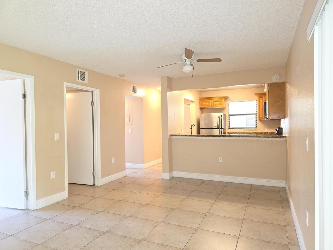 Building Photo - 1542 Lake Crystal Dr