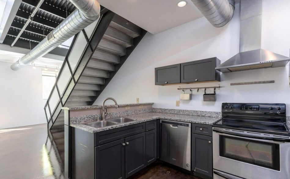 kitchen - 400 E Main St