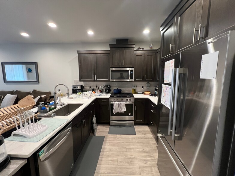 Building Photo - 5565 SE 80th Ave