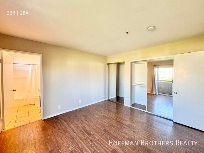 Building Photo - 8724 Burton Way