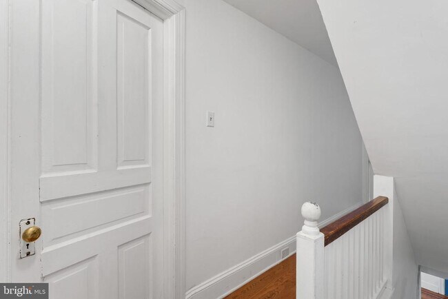 Building Photo - 809 Ardmore Ave