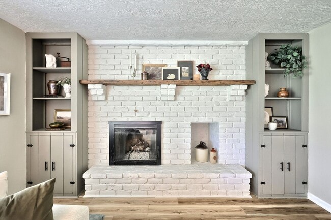 Building Photo - Beautiful Full Home in York