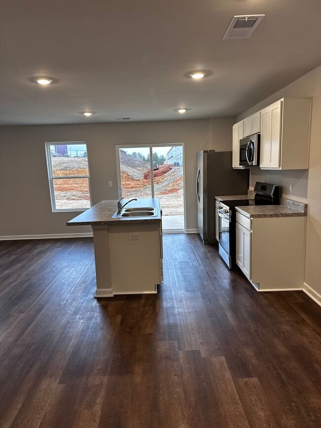 Building Photo - 2025 Townhome for Rent!