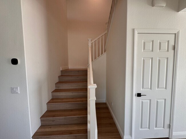 Building Photo - Beautiful 5 Bedroom 3 Bathroom Home Built in 2021