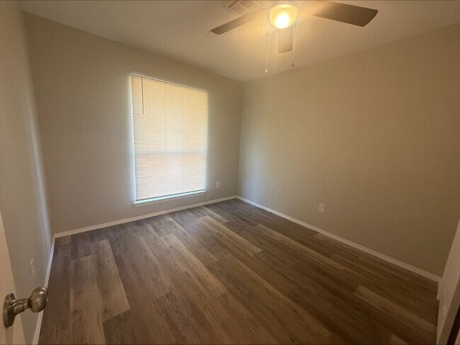 Building Photo - 5303 E 32nd Pl