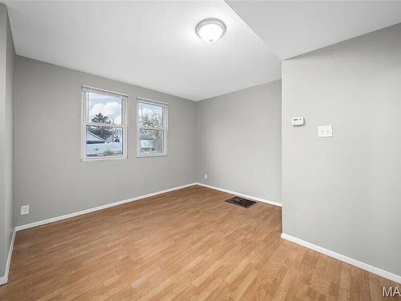 Building Photo - 709 Dammert Ave