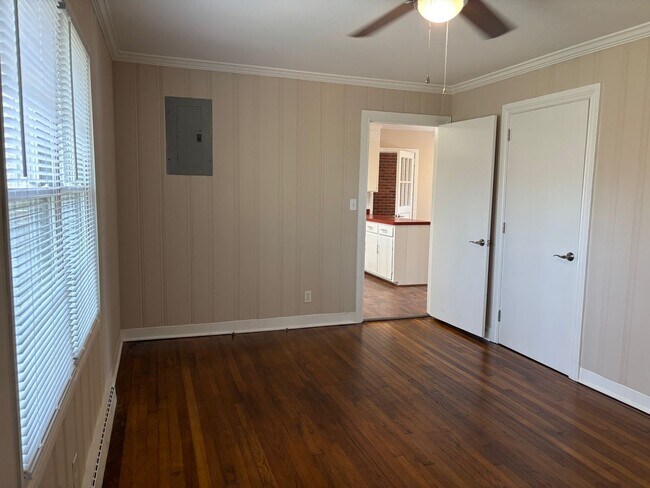 Building Photo - 3 BED, 2 BATH BRICK HOME IN ASHEBORO!