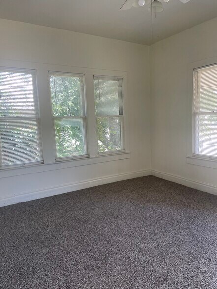 Living Room - 701 N Madison St