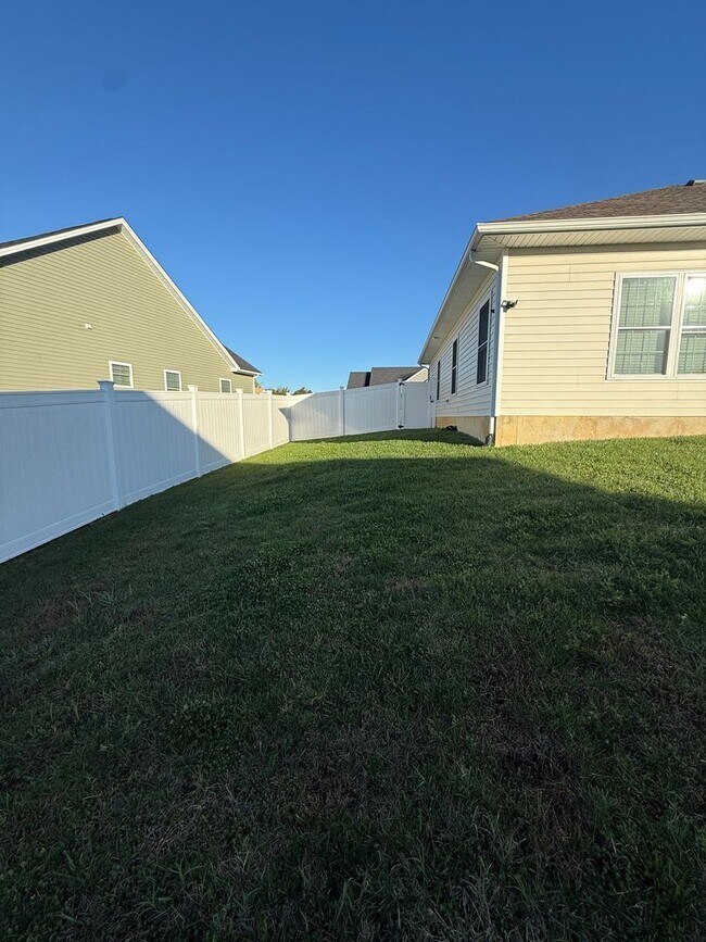 Building Photo - 128 Aiden Ln