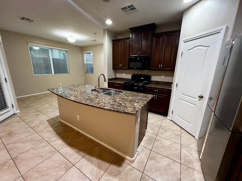 Kitchen & Dining Room - 9341 W Pearblossom Sky Ave