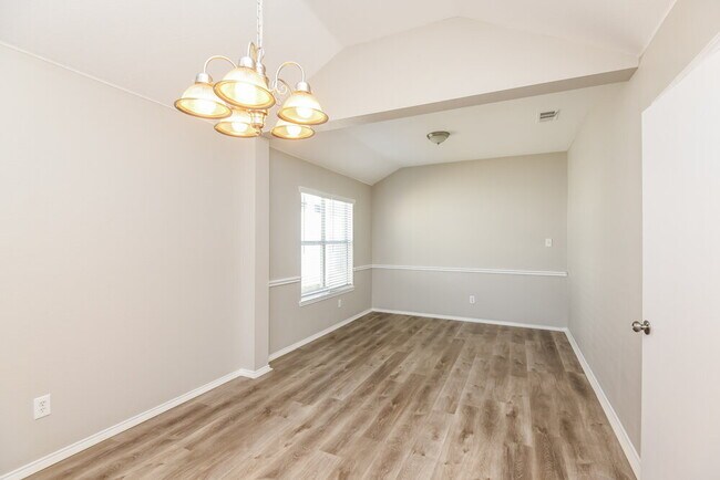 Building Photo - 1706 Country Crest Ln