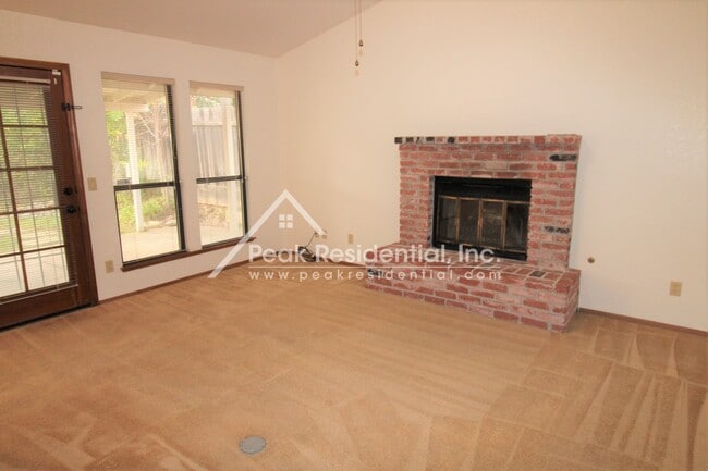 Building Photo - Wonderful Orangevale 4bd/2ba Home with 2 C...