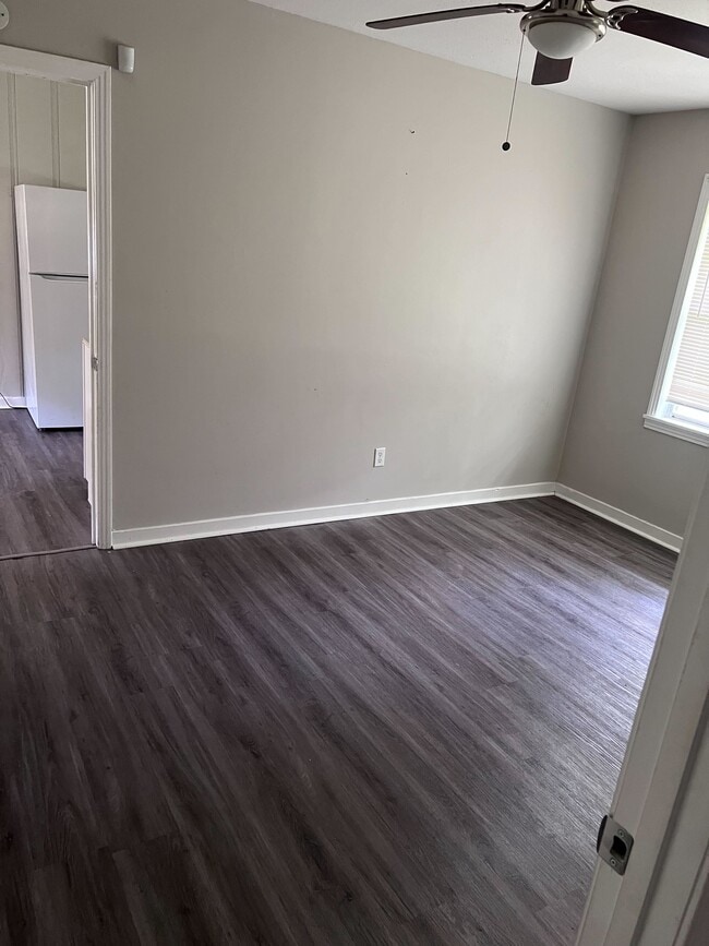 Building Photo - 827 Berwood Dr