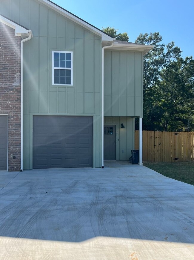 Building Photo - 145-147 Village North Circle