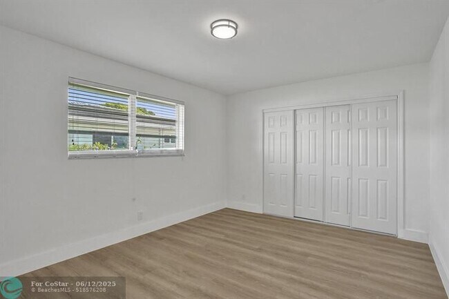 Building Photo - 4751 NE 29th Ave