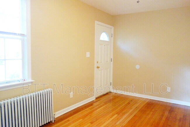 Building Photo - 8007 Garland Ave