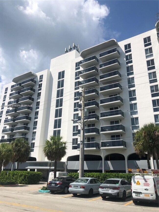 Primary Photo - 7928 West Dr