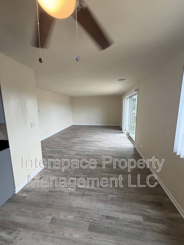 Building Photo - 9937 S Cicero Ave