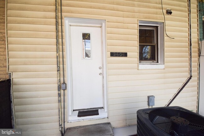 Building Photo - 3606 Hudson St