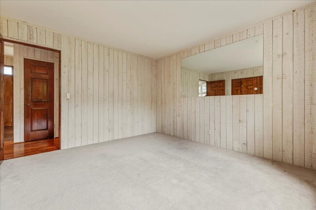Building Photo - Sunny Carmel Two Bedroom - Carmel School D...