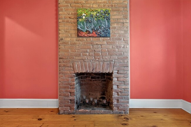 Building Photo - 211 4th St