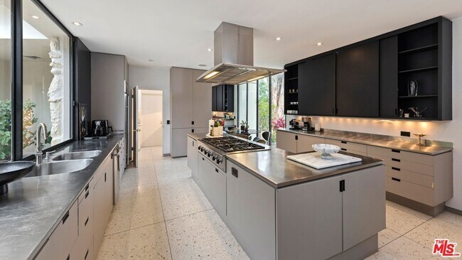 Building Photo - 10556 Fontenelle Way