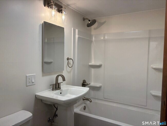 Building Photo - 33 Hartford Ave